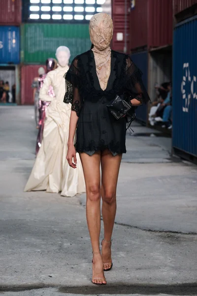 Look 28